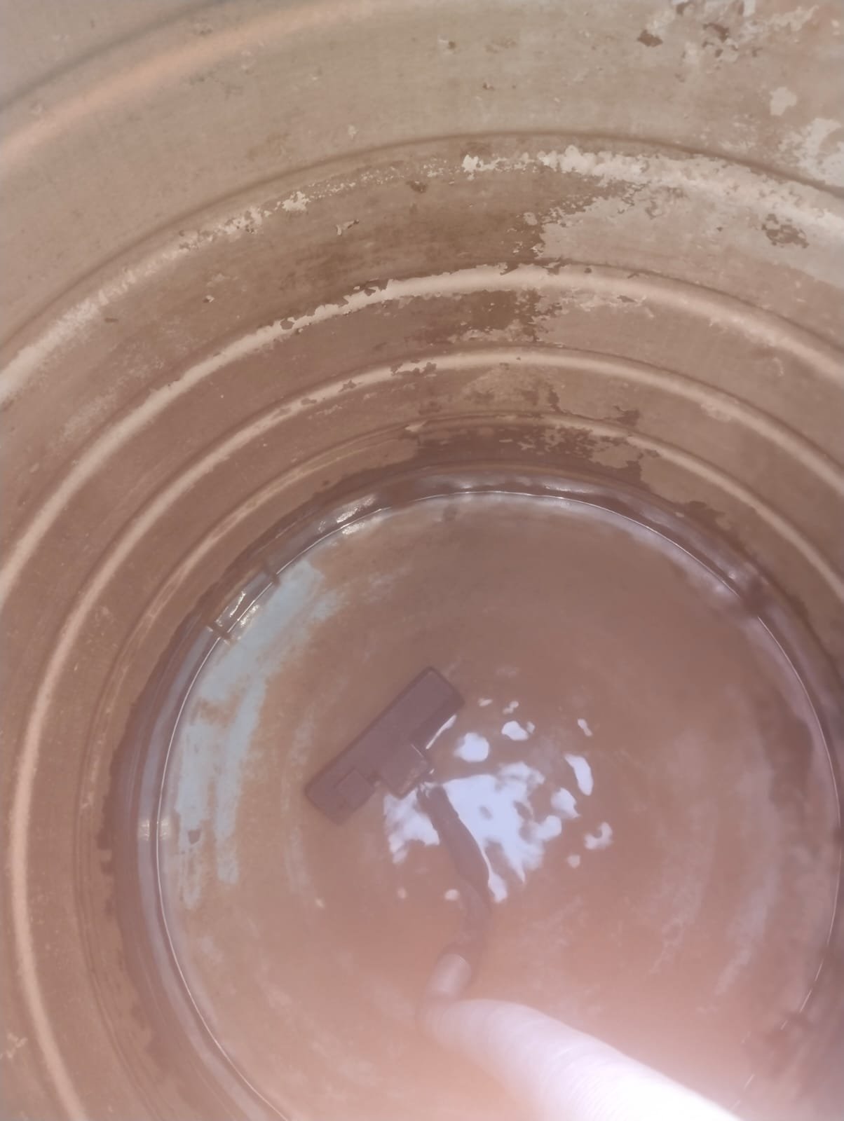 Second water tank before cleaning